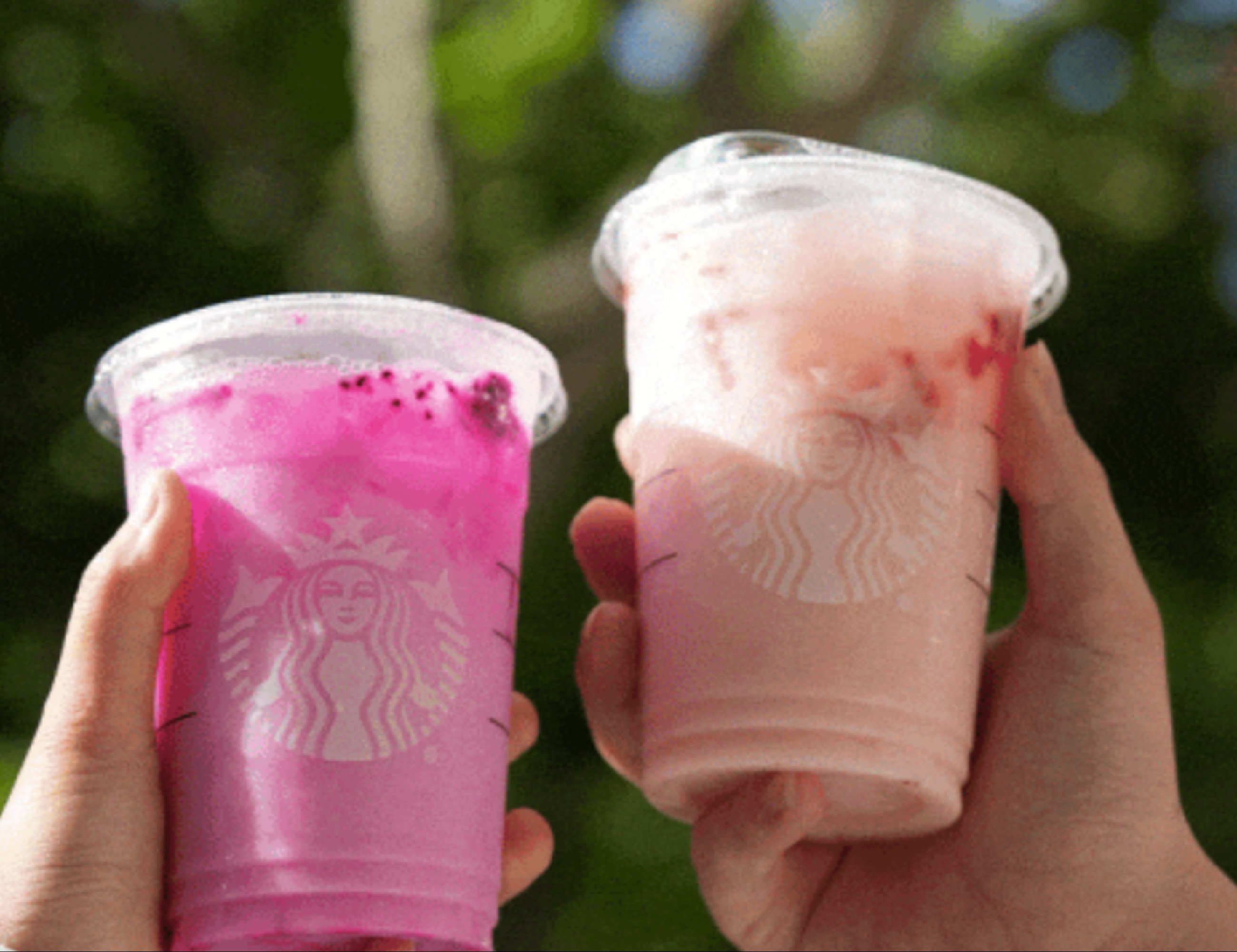 来星巴克搞票大的，第二杯免费！